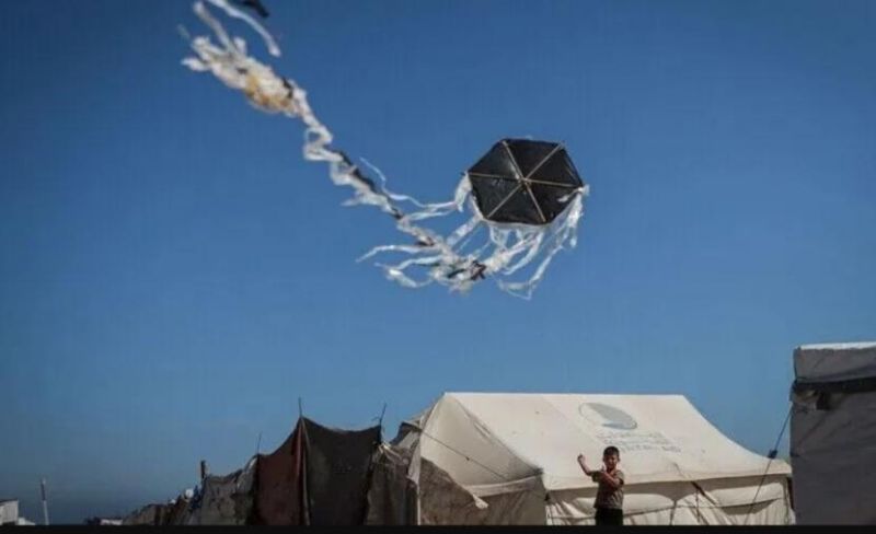 الأمم المتحدة: تهديد "إسرائيل"بتهجير فلسطينيي غزة بسبب طائرات ورقية "بغيض"