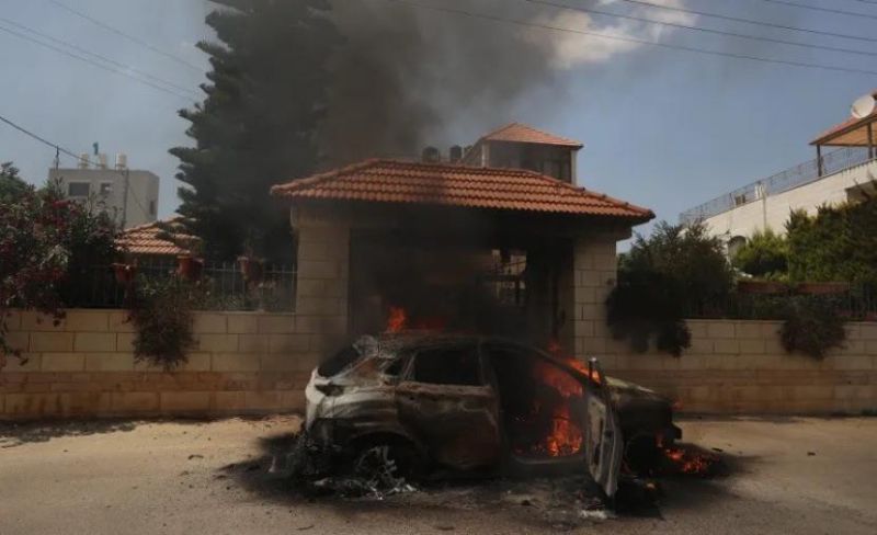 إحراق منزل وإغلاق طرق مع اعتداءات للمستوطنين بالضفة والقدس