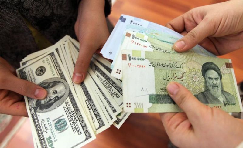 انهيار تاريخي للعملة الإيرانية