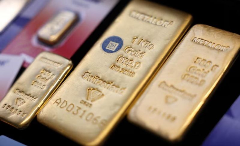 الذهب يرتفع مع تراجع النفط بعد تأجيل هجوم إيران