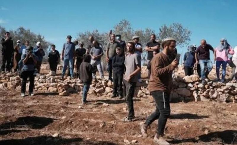 المستوطنون يُصعدون اعتداءاتهم بالضفة.. مهاجمة مساكن وحرق ممتلكات وقطع عشرات الأشجار