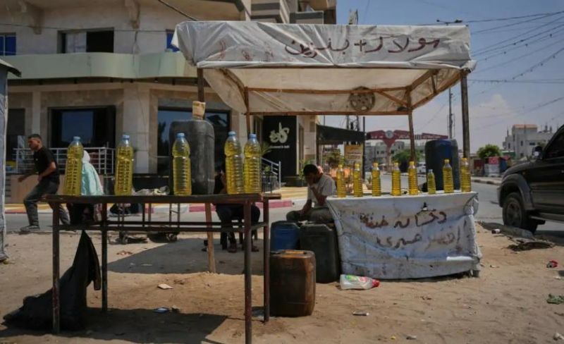 ضمنها سجائر وأدوية وهواتف.. تحقيق يكشف اقتصاد التهريب في غزة بتورط جنود وتجار