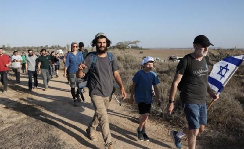 مستوطنون يقيمون بؤرة استيطانية على أراضي بلدتي سلواد ودير جرير برام الله