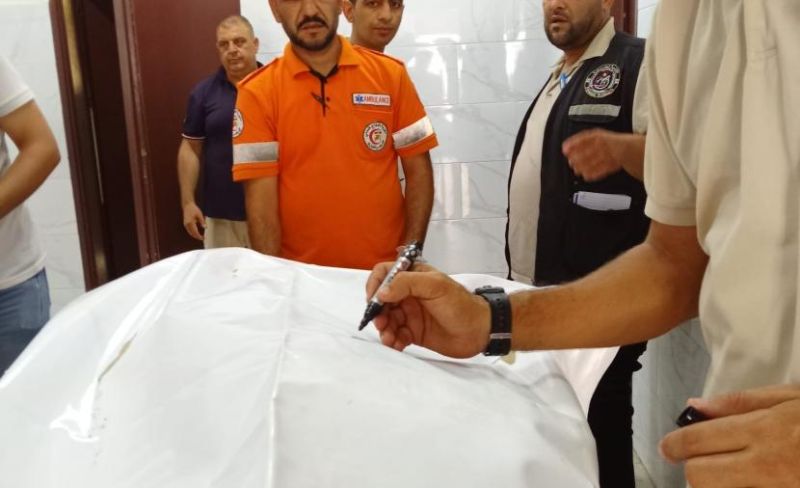 انتشال رفات شهيد مجهول الهوية من خان يونس