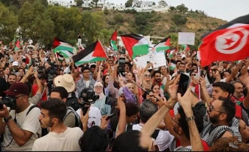 وقفة بتونس تضامنًا مع غزة وإحياءً لذكرى استشهاد 6 صحفيين