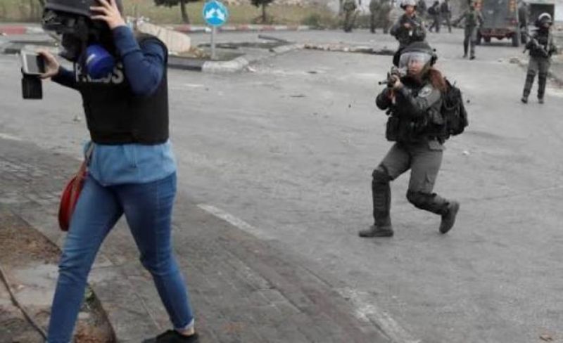 إصابات بين الصحفيين إثر اقتحام قوات الاحتلال قلنديا