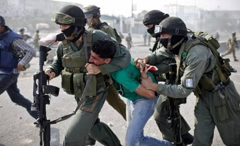 16 مواطناً اعتُقلوا بحملات متواصلة بالضفة منذ فجر اليوم