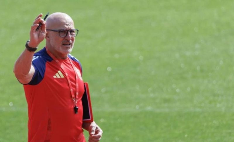 الاتحاد الإسباني يمدد عقد المدرب دي لا فوينتي