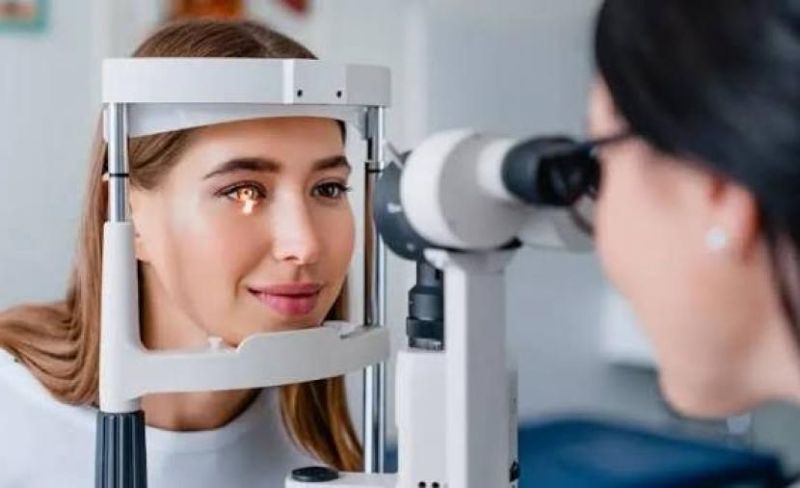 فحوصات العين تكشف علامات مرض يسبب سكتة دماغية قبل سنوات