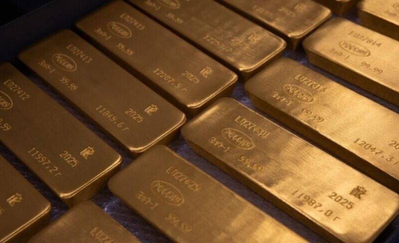 الذهب يخسر 17% من أعلى مستوى سجله في فبراير