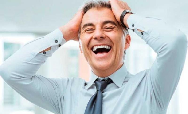 تجربة: الضحك قد يخفف حدة ضيق التنفس لدى مرضى الالتهاب الرئوي