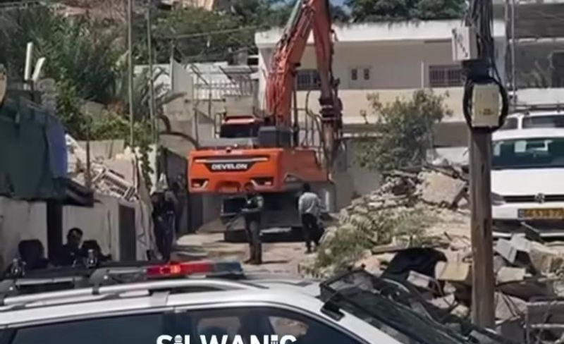 الاحتلال يهدم بناية سكنية في حي البستان بسلوان