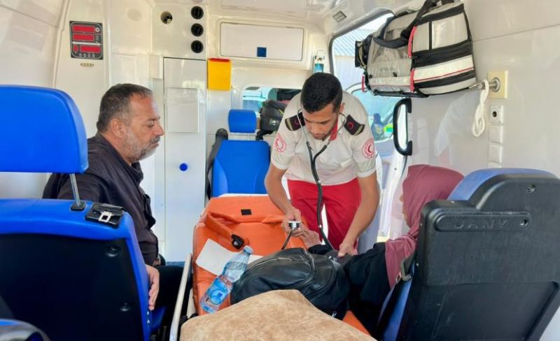 111 مريضًا ومرافقًا يُغادرون غزة عبر معبر رفح