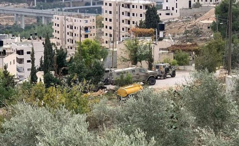 جنود الاحتلال يعتدون على شبان عند حاجز بيت إكسا شمال غرب القدس