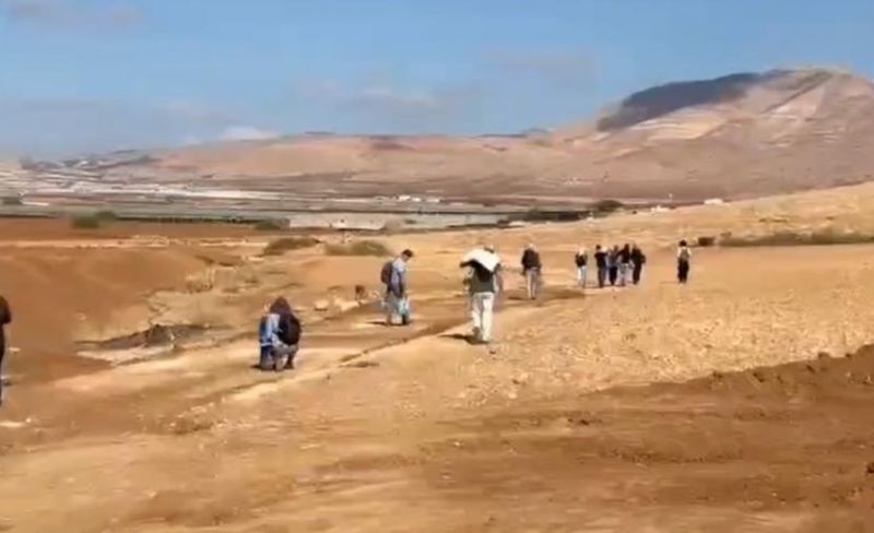 متضامنون أجانب يحاولون كسر الحصار عن منطقة "الرأس الأحمر" في الأغوار
