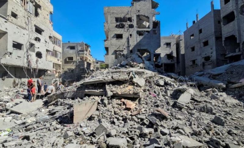 شهيد وإطلاق نار إسرائيلي يستهدف خيام النازحين في قطاع غزة