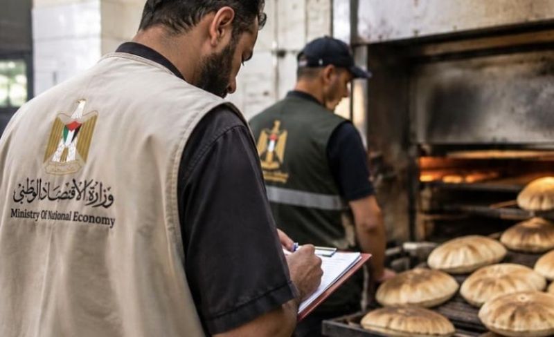 الاقتصاد تنفذ جولات رقابية على مخابز دير البلح