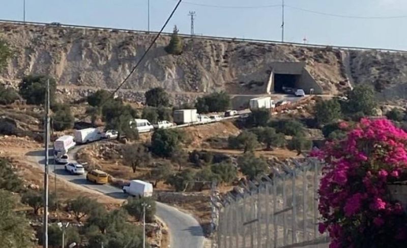 الاحتلال يُغلق المدخل الوحيد لقرية برقا شرق رام الله