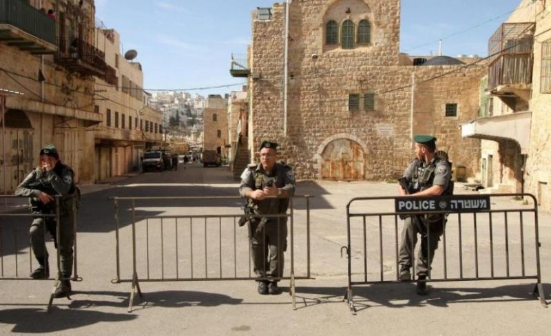 الاحتلال يعتقل شابًا ويبعد مواطنين عن القدس والأقصى