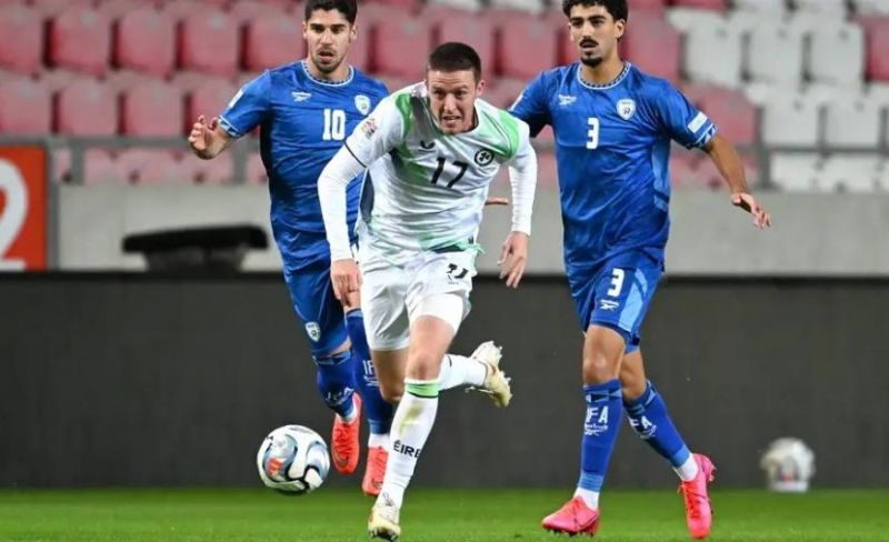 نجم أيرلندا يسجل في مرمى إسرائيل ويكرم ضحايا غزة