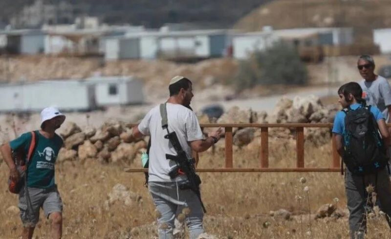 اعتداءات المستوطنين بالضفة والقدس.. حرق وسرقة وتجريف واستهداف للمواطنين وممتلكاتهم