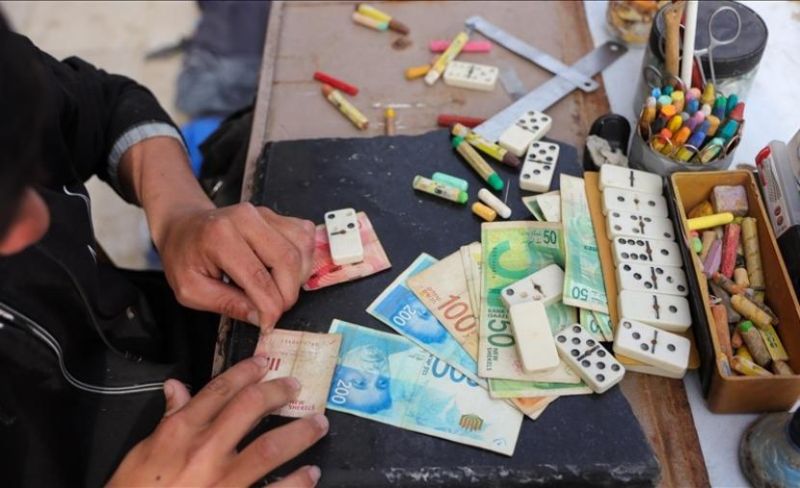مختص اقتصادي: الكاش في غزة يتحول من سلعة مطلوبة إلى عبء على حامليه