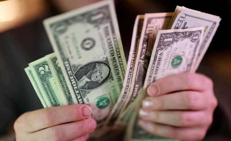 الدولار يصعد مع زيادة الرهانات على رفع أسعار الفائدة الأمريكية