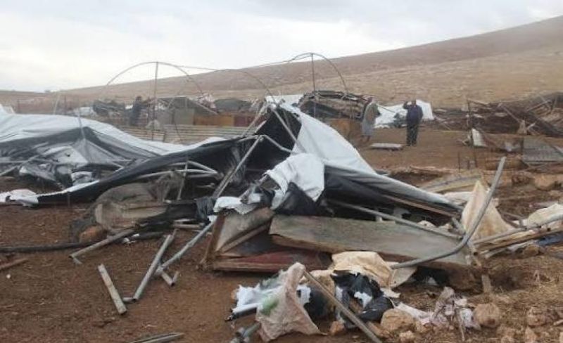 الاحتلال يُخطر بهدم عدة منشآت في خربة حمصة جنوب الخليل
