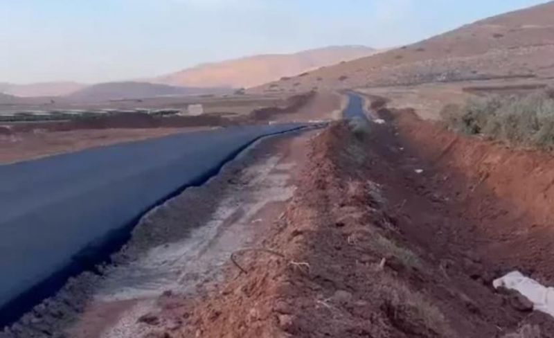 الاحتلال يُعبّد طريقًا عسكريًا شرقي عاطوف في طمون
