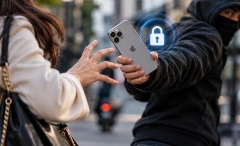 "آبل" تختبر ميزة قفل آيفون تلقائيًا عند انتزاعه من يد المستخدمين
