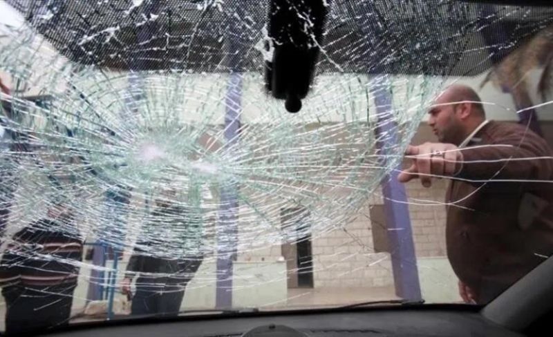 استهداف منازل وقطع طرق وسط هجمات متصاعدة للمستوطنين بالضفة والقدس