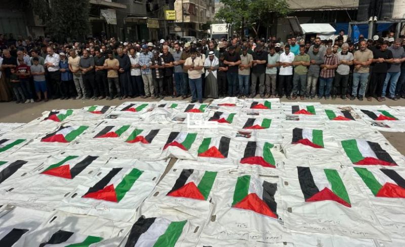 بجنازة جماعية.. تشييع جثامين 43 شهيدًا في النصيرات وسط قطاع غزة