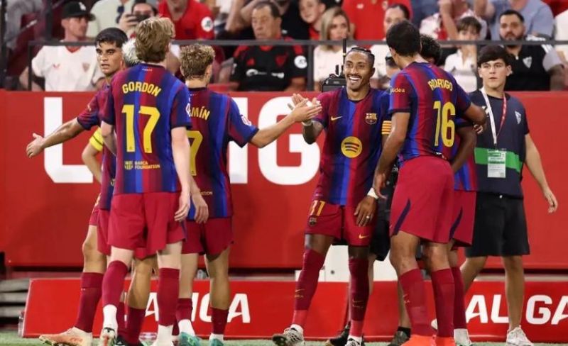 برشلونة يحقق فوزه السابع بفضل "هاتريك" رافينيا
