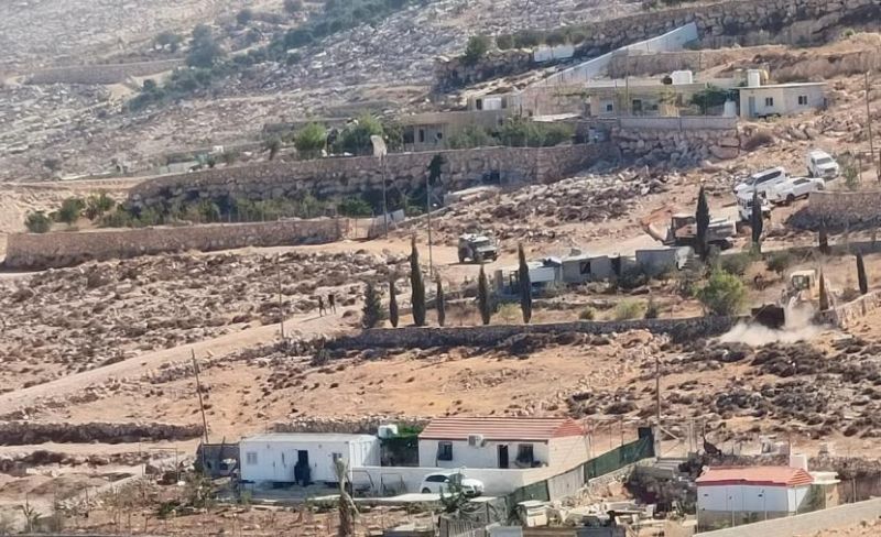 الاحتلال يهدم غرفة زراعية ويُجرف أراضي في خربة حمصة غرب الخليل
