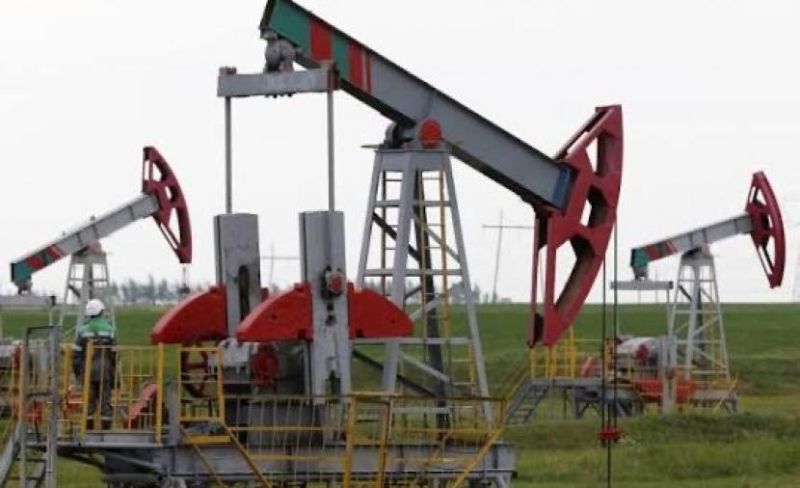 النفط يرتفع بعد استهداف مصفاة سعودية وتجدد المخاوف بشأن الإمدادات