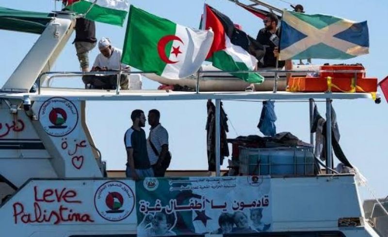 وقفة بمخيم الشاطئ تطالب بالإفراج عن ناشطي "أسطول الصمود" المحتجزين بتونس
