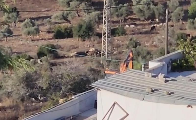 أعمال تجريف وهدم منزل في أم صفا شمال غربي رام الله