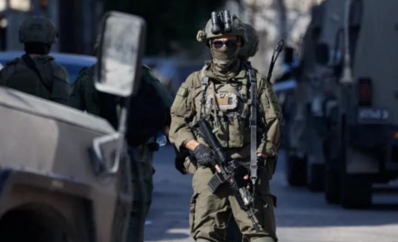 مستوطنون يهاجمون منازل المواطنين في بلدة صوريف شمال الخليل