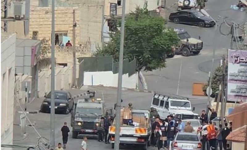 الاحتلال يحتجز عددًا من المواطنين خلال اقتحام تقوع في بيت لحم