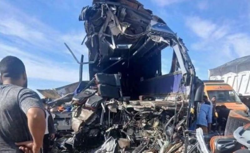 12 قتيلًا و30 مصابًا بحادثة تصادم على طريق أسيوط وسط مصر