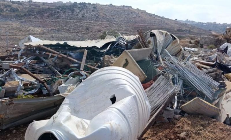 الاحتلال يهدم منشآت زراعية ويقتلع أشجارًا غرب الخليل