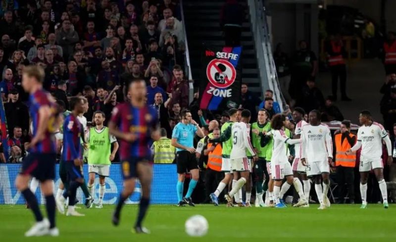 ريال مدريد يعود بالفوز من أرض برشلونة