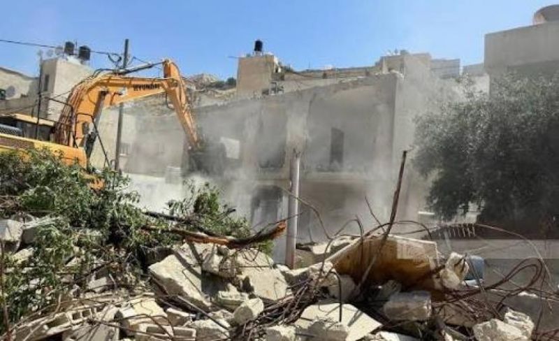 الاحتلال يجبر مقدسية على هدم منزلها ذاتيا في بيت حنينا
