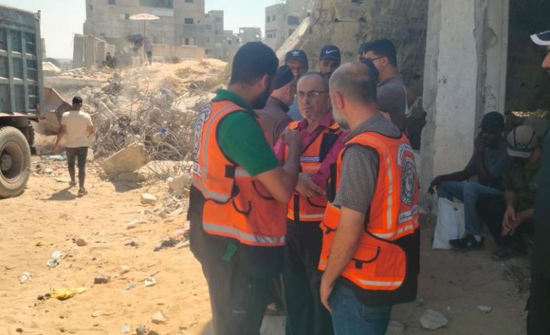 بدء انتشال رفات شهداء من تحت أنقاض منزل بمخيم النصيرات وسط غزة