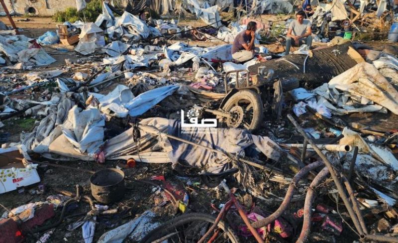 الأشغال: الاحتلال يحرق مخيمًا للنازحين في الشجاعية ويشرّد أكثر من 200 أسرة