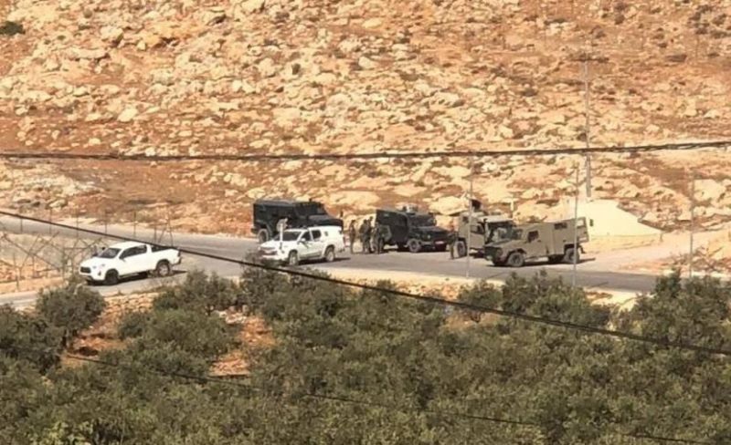 قوات الاحتلال تُغلق مدخل قرية المغير شمال رام الله