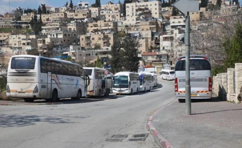 مستوطن يعتدي على سائق حافلة فلسطيني بالعفولة