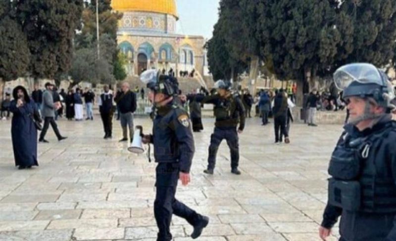 الاحتلال يمنع جنازة شاب مقدسي من دخول الأقصى