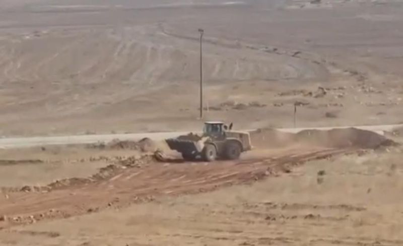 الاحتلال يُجرف أراضي المزارعين في سهل الرفيد بقرية المغير برام الله