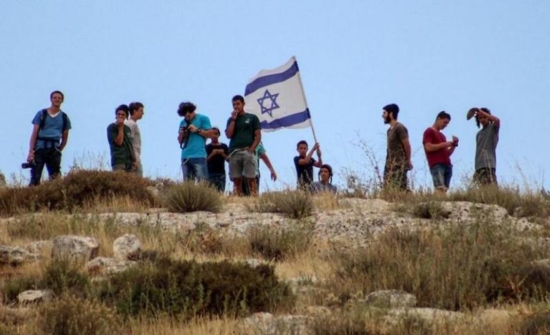 مستوطنون يقتحمون نبعًا تاريخيًا شمال القدس